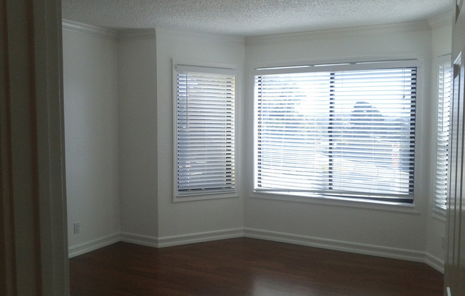 2 beds, 1 bath, $2,850, Unit # 2