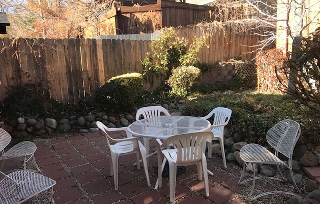 2 beds, 1 bath, $2,025