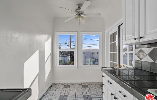 4234 8 AVE