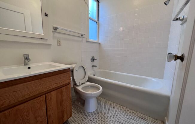 2 beds, 1 bath, $3,650, Unit Unit 11