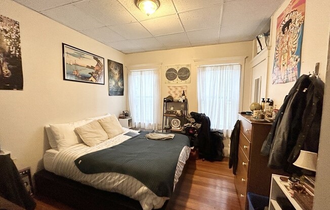 3 beds, 1 bath, $2,900, Unit 3