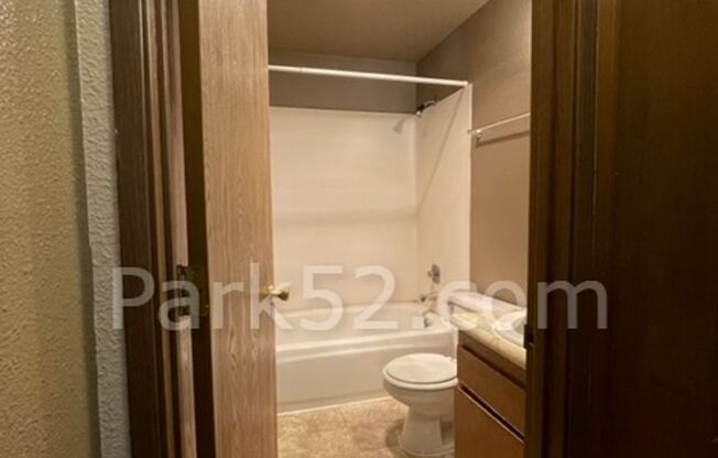 2 beds, 1 bath, $1,295