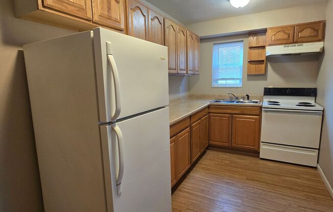 2 beds, 1 bath, $695, Unit Apt 2