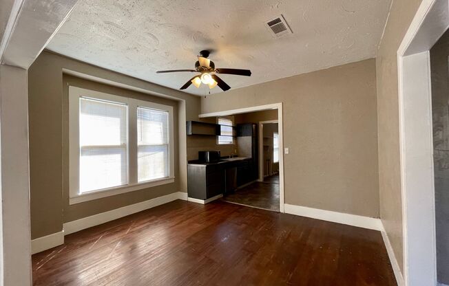 *Move-In Special!* 725 Highland Dr, Beaumont, TX 77705