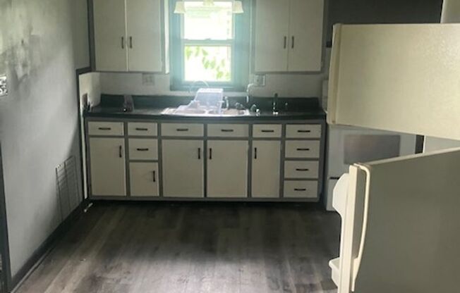 2 beds, 1 bath, $1,000