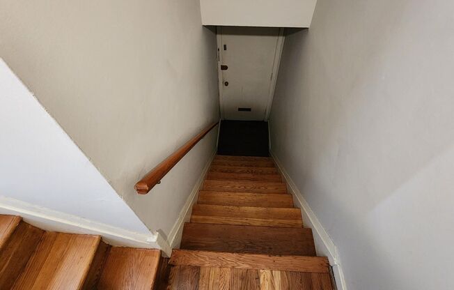 2 beds, 1 bath, 897 sqft, $2,335, Unit G-20