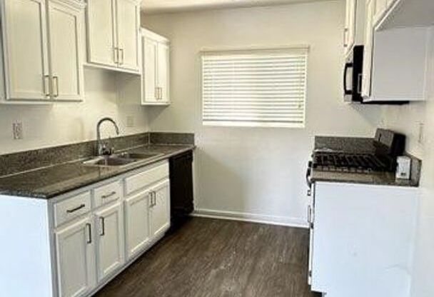 2 beds, 1 bath, 800 sqft, $2,400, Unit 318-03