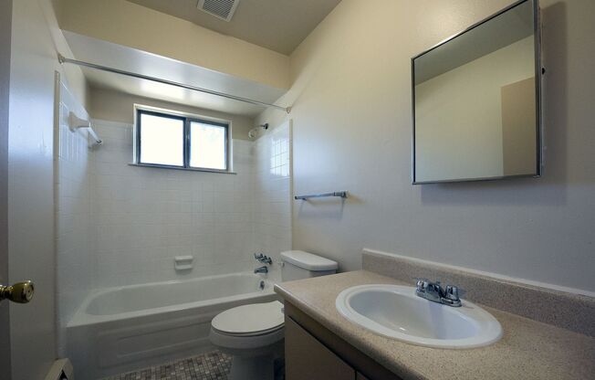 2 beds, 1 bath, 950 sqft, $950, Unit 6520-301