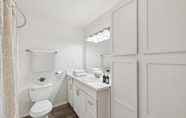 2 beds, 1 bath, 800 sqft, $1,249, Unit 68