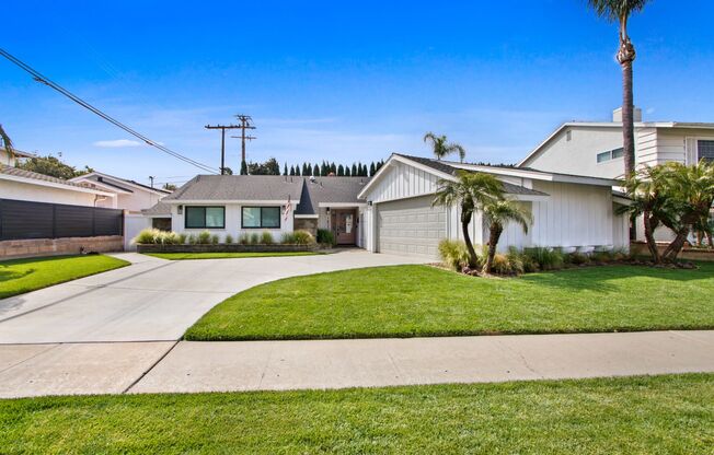 Beautiful Rehabbed Home In Mesa Verde with Large Yard!