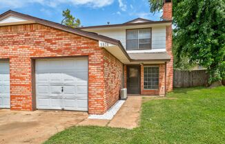 4 bed 1.5 bath duplex in Midwest City