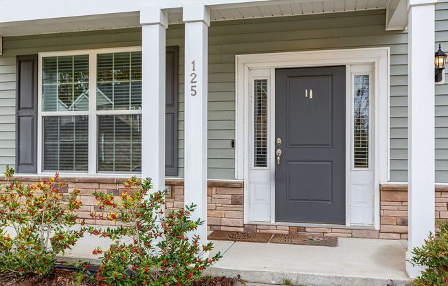 Beautiful 3 Bedroom Home with Hot Tub