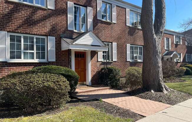 22 NATHAN HALE DR