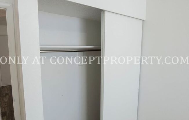 2 beds, 1 bath, 810 sqft, $1,299, Unit 34