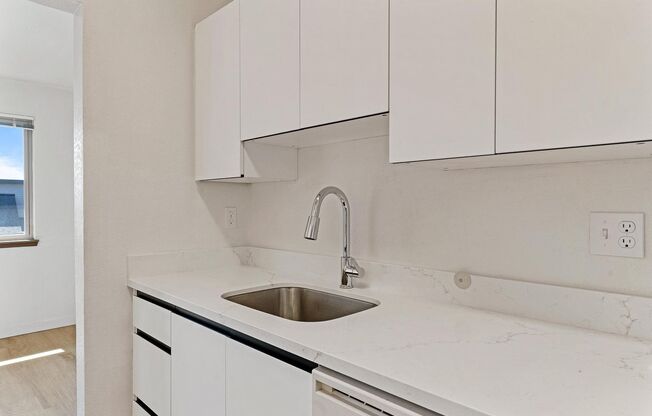 3 beds, 2 baths, 988 sqft, $2,666.66, Unit 204
