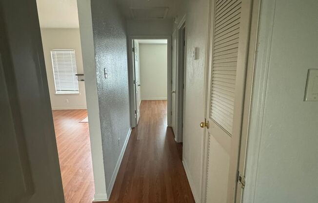 2 beds, 1 bath, 870 sqft, $1,000