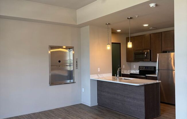 1 bed, 1 bath, 664 sqft, $1,130, Unit 204