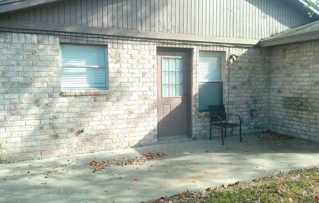 3 beds, 2 baths, $1,595