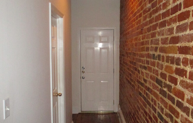 2 beds, 1 bath, $1,625, Unit 2