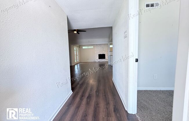 706 JAMESTOWN DR