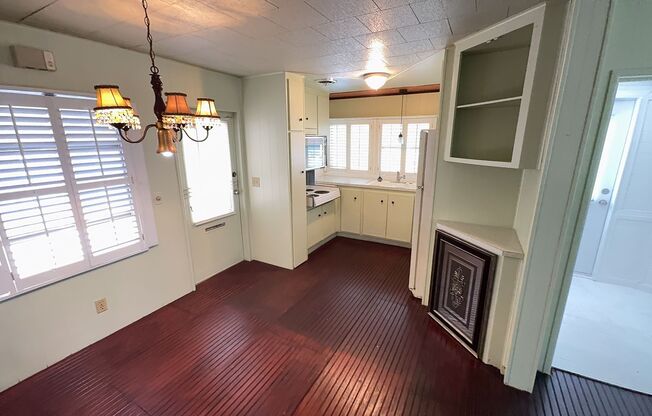 Beautiful 1 bedroom 1 bath Manufactured home for rent in Regency Cove, a 55+ gated community.