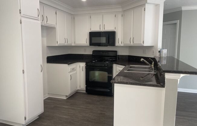 1 bed, 1 bath, 694 sqft, $2,385, Unit 812
