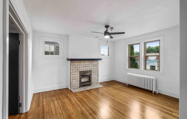 AVAILABLE AUG 1ST!! FULLY RENOVATED 1 BEDROOM LOCATED IN CRAFTON!