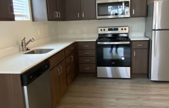 3 beds, 2 baths, 1,211 sqft, $2,400, Unit 3910-202