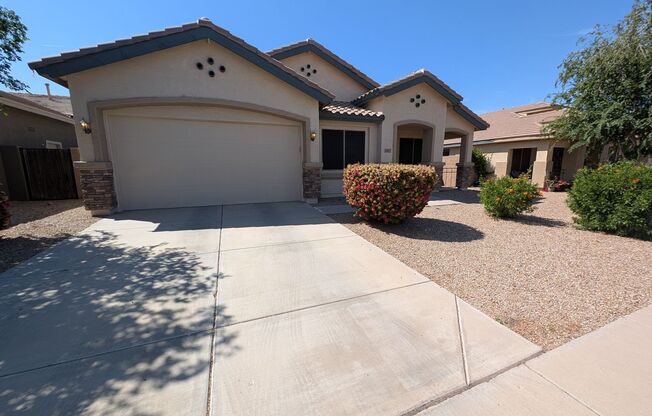 3 Bedroom Home in the Dobson Place Community Near S Gilbert Rd and E Chandler Blvd!