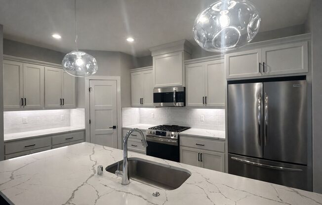 6 - 12 Mth Lease Available - Prairie Commons Luxury Townhome for Lease - 11918 NE 108th St