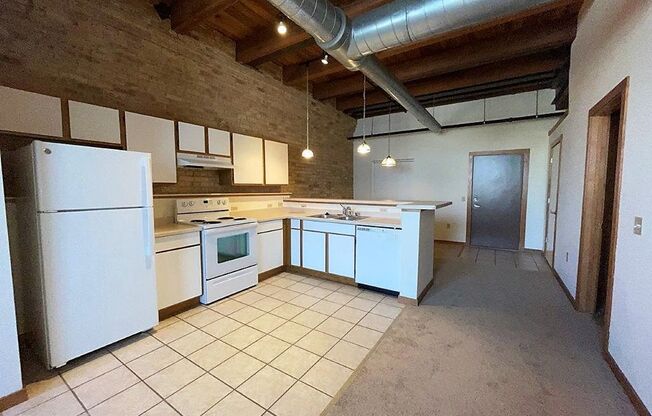 2 beds, 2 baths, 1,025 sqft, $1,975, Unit 201