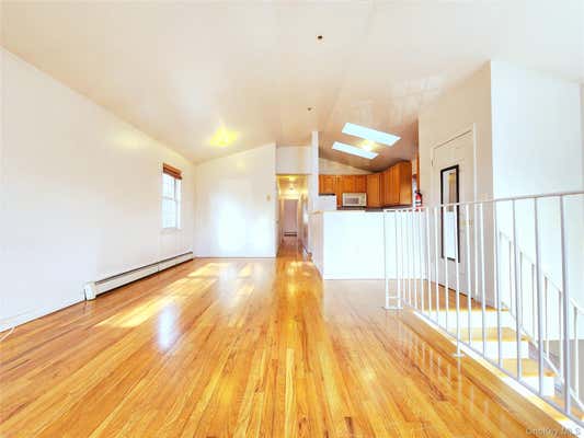 1516 JARVIS AVE