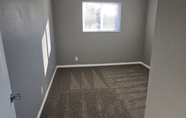 2 beds, 1 bath, 750 sqft, $970, Unit B02 1020 07