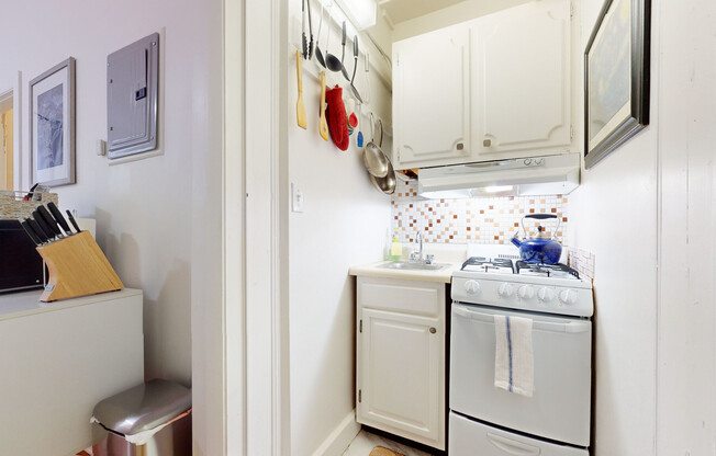 Studio, 1 bath, 450 sqft, $3,800, Unit B4