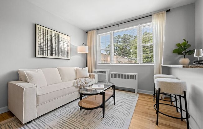 2 beds, 1 bath, 785 sqft, $2,240, Unit B3-3