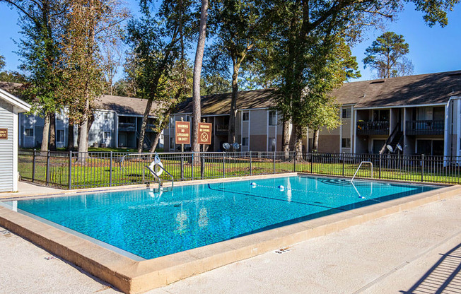 The Element at River Pointe apartments in Jacksonville Florida photo of sparkling pool