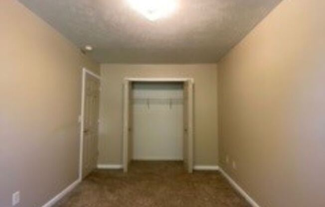 3 beds, 1 bath, $1,195, Unit Apt C