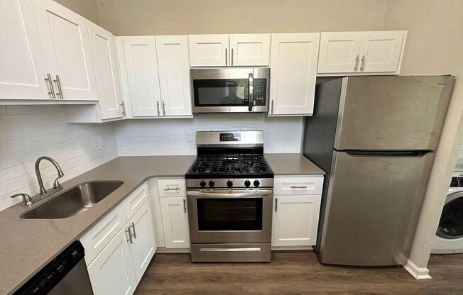 2 beds, 1 bath, 1,035 sqft, $1,595, Unit Unit 17-B