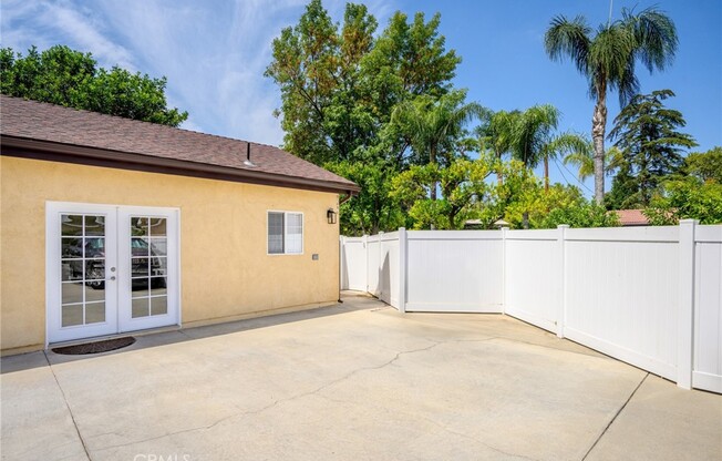 9814 NOBLE AVE