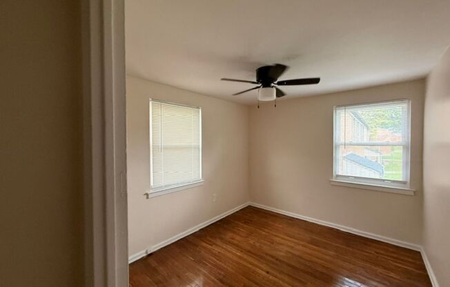 2 beds, 1 bath, $1,350, Unit 2949 Heather Place