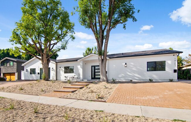 Modern 5 bedroom House for lease in Northridge