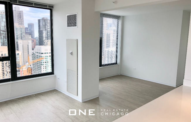 156 W Superior St
