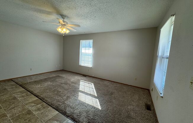 2 beds, 1 bath, $885