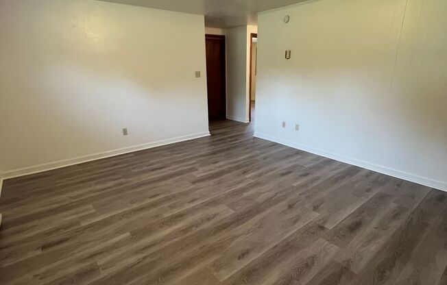 2 beds, 1 bath, 903 sqft, $1,140, Unit P-3