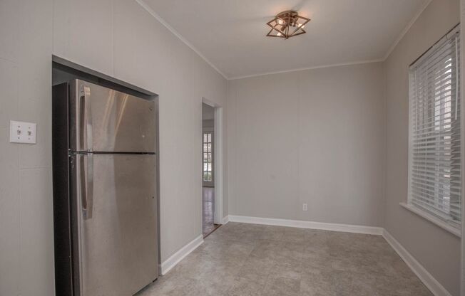 3 beds, 1 bath, $1,600, Unit Kingsland - 2