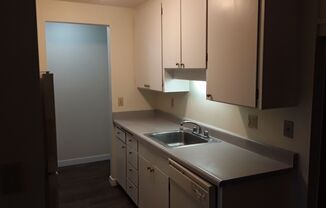 2 beds, 1 bath, $1,750, Unit 101