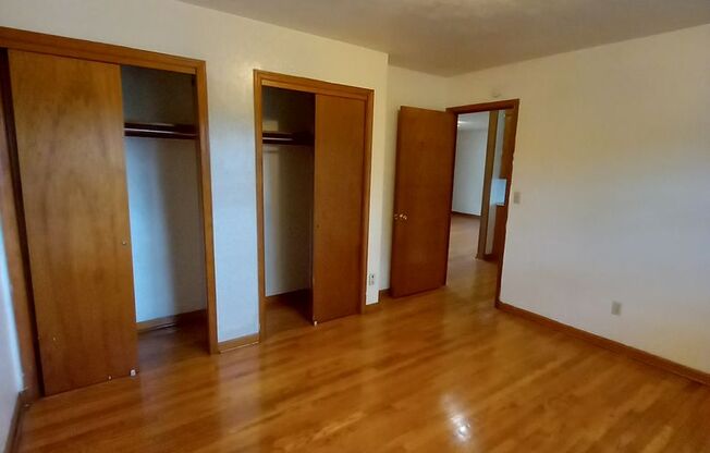 2 beds, 1 bath, 903 sqft, $1,250, Unit B-2