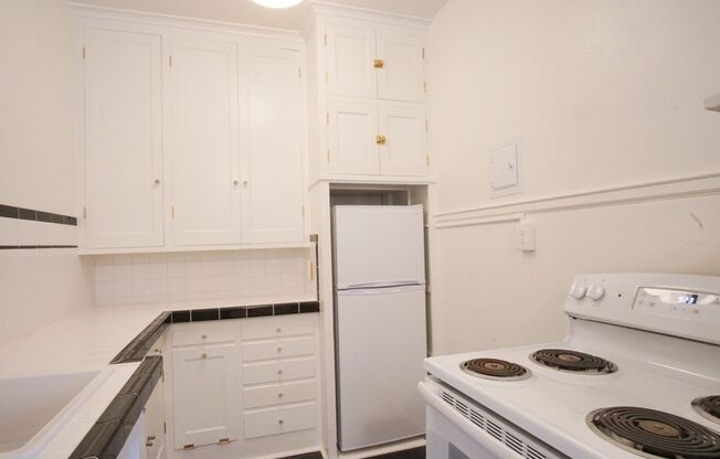 Studio, 1 bath, $1,195, Unit 04