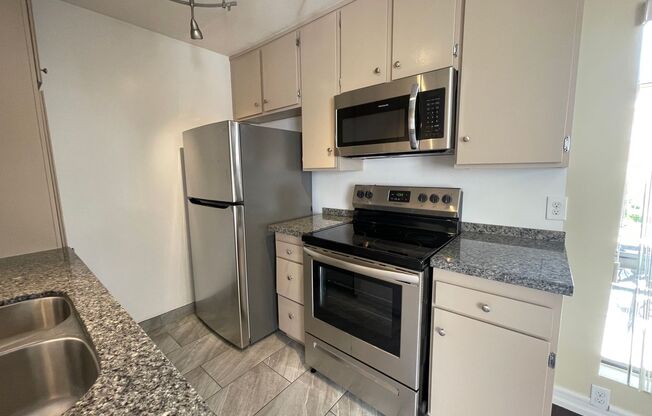 2 beds, 2 baths, $2,895, Unit 205