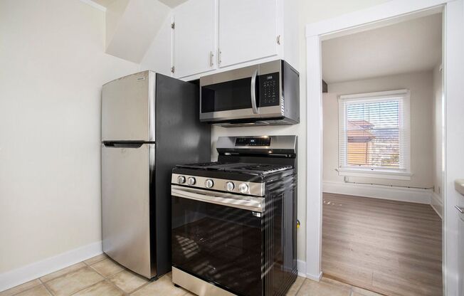 1 bed, 1 bath, $2,100, Unit 2065 Eagle Ave #C - LU